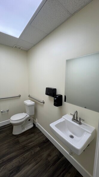 More Photos Of 3107 Elrod Rd, Katy Unknown For Lease