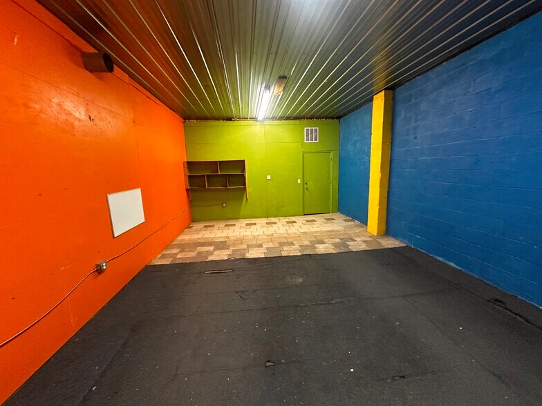 More Photos Of 522A S Main St, Broadway Flex For Sale