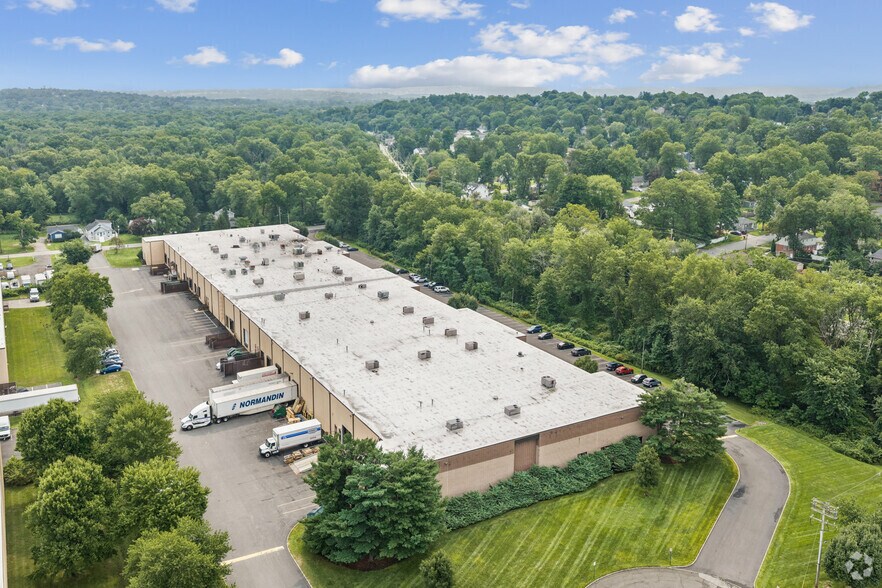 More Photos Of 600 Ryerson Rd, Lincoln Park Warehouse For Lease