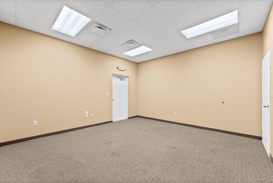 More Photos Of 2231 Stokes Rd, Clarksville Storefront Retail Office For Lease