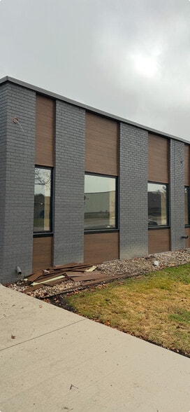 More Photos Of 2545 Industrial Row Dr, Troy Warehouse For Lease