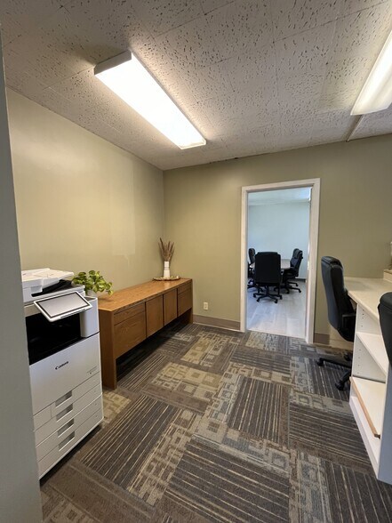 More Photos Of 936 Church Ave, Saint Charles Office For Sale