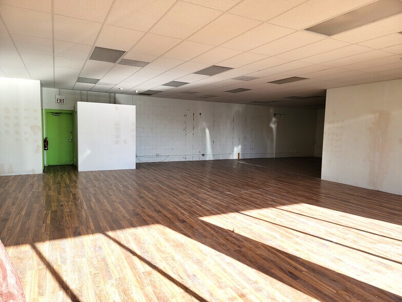 More Photos Of 410-416 W Higgins Rd, Schaumburg Storefront Retail Office For Lease