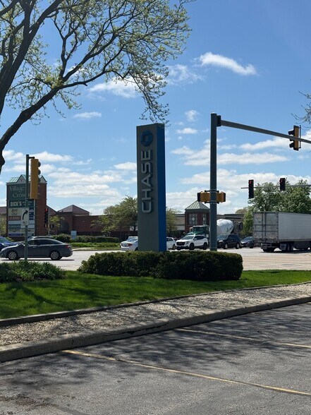 More Photos Of 5550 W Touhy Ave, Skokie Office For Lease