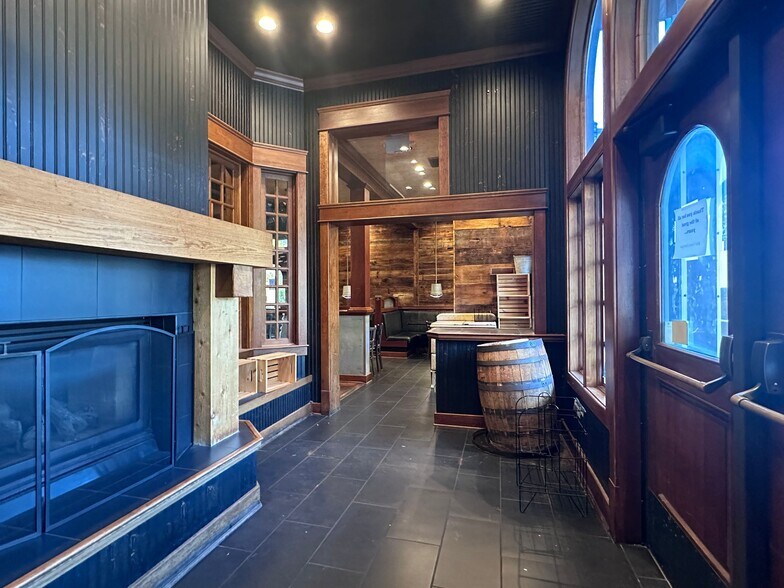 More Photos Of 423 S Union St, Traverse City General Retail For Sale