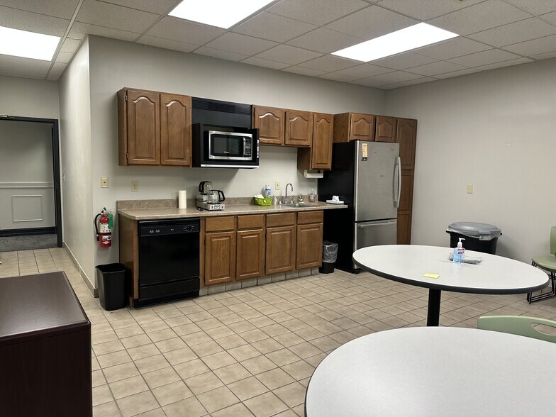 More Photos Of 3820 Edison Lakes Pky, Mishawaka Office For Sale