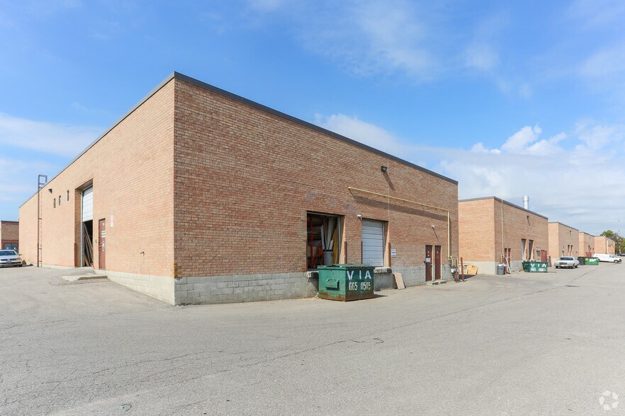 More Photos Of 2053 N Williams Pky, Brampton Light Distribution For Sale