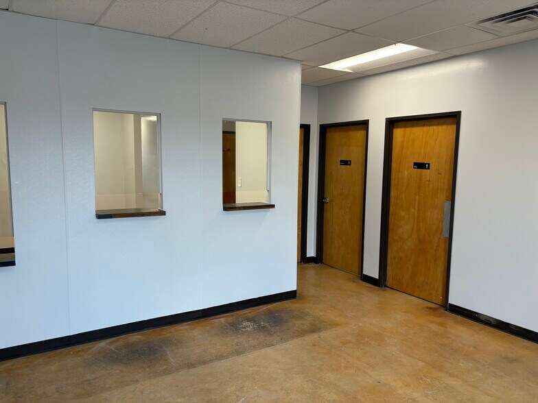 More Photos Of 14710-14722 Speedway Park, Von Ormy Truck Terminal For Lease