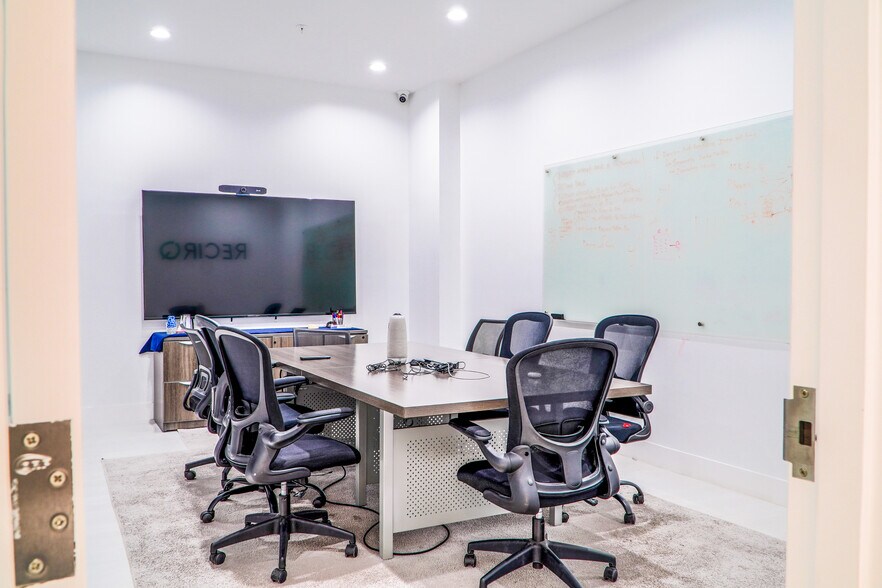 More Photos Of 601 W 20th St, Hialeah Warehouse For Sale