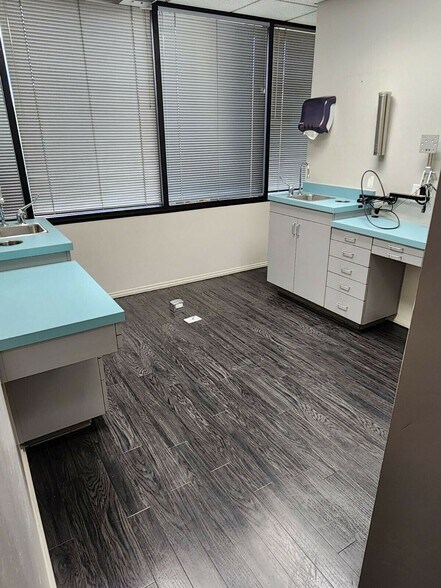 More Photos Of 5220 Neil Rd, Reno Medical For Lease