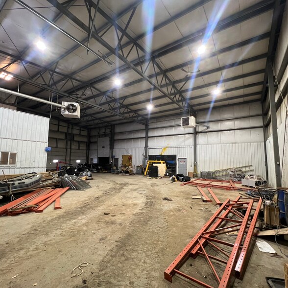 More Photos Of 4418 51 Av, Redwater Warehouse For Sale