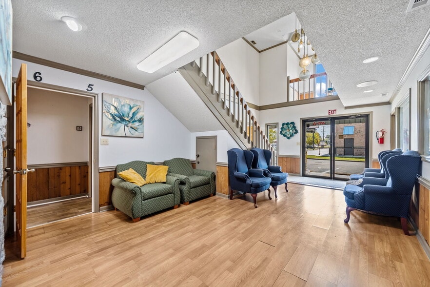 More Photos Of 411 Western Blvd, Jacksonville Medical For Sale