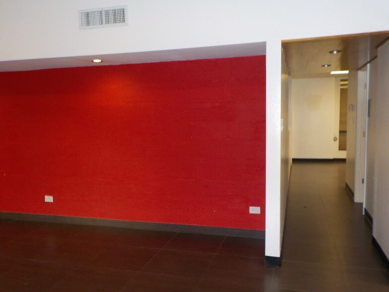 More Photos Of 3700 N 10th St, McAllen Office For Lease