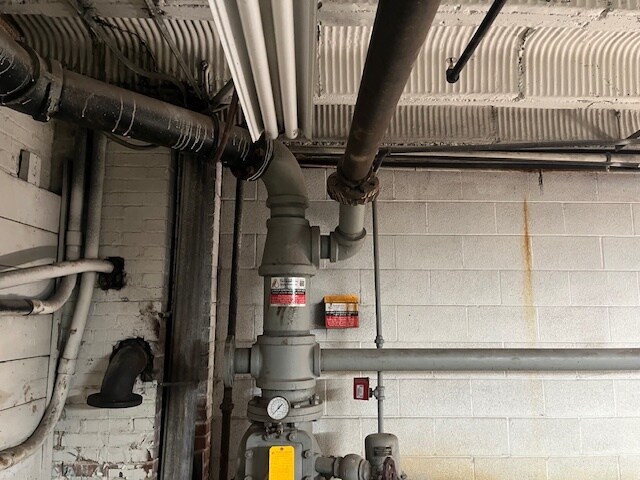 More Photos Of 10401 E US Highway 24, Independence Flex For Sale