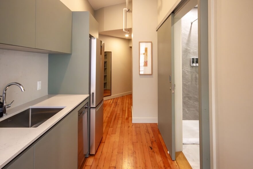 More Photos Of 211 Columbia St, Vancouver Hotel For Sale