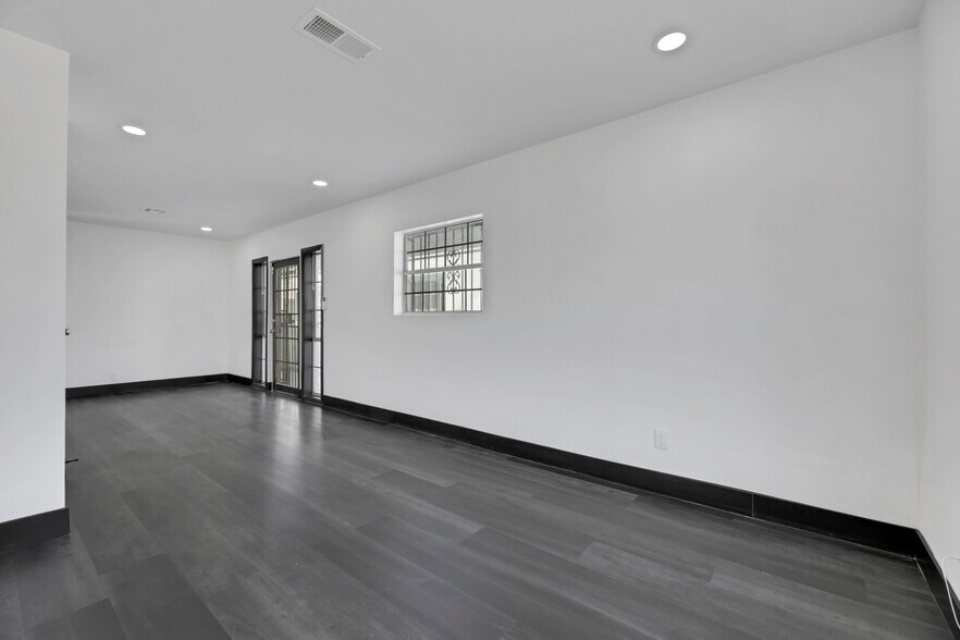 More Photos Of 530 S 7th St, Las Vegas Office Residential For Lease