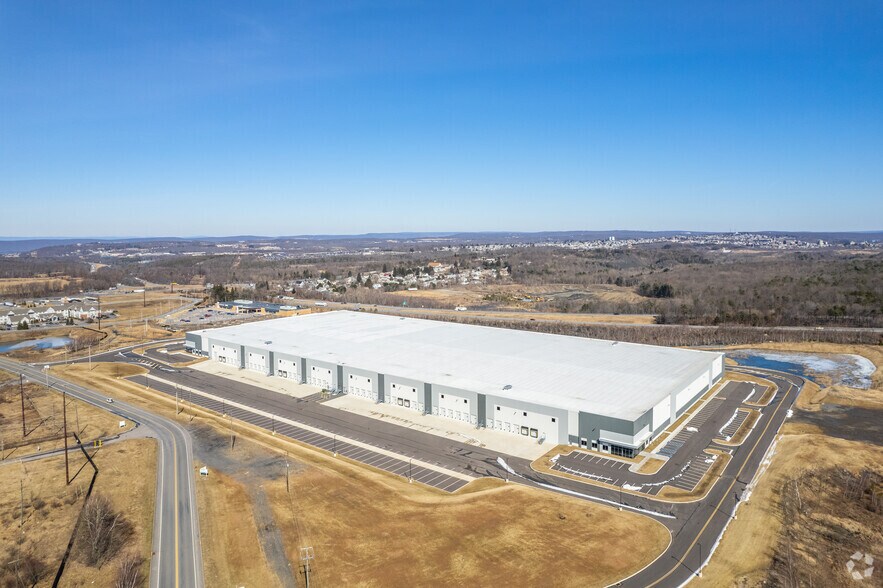 More Photos Of 101 Commerce Dr, Hazleton Distribution For Lease
