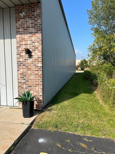 More Photos Of 815 N Main St, Oregon Freestanding For Lease