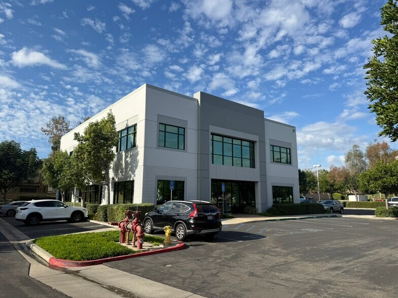 More Photos Of 27 Orchard Rd, Lake Forest Office For Sale