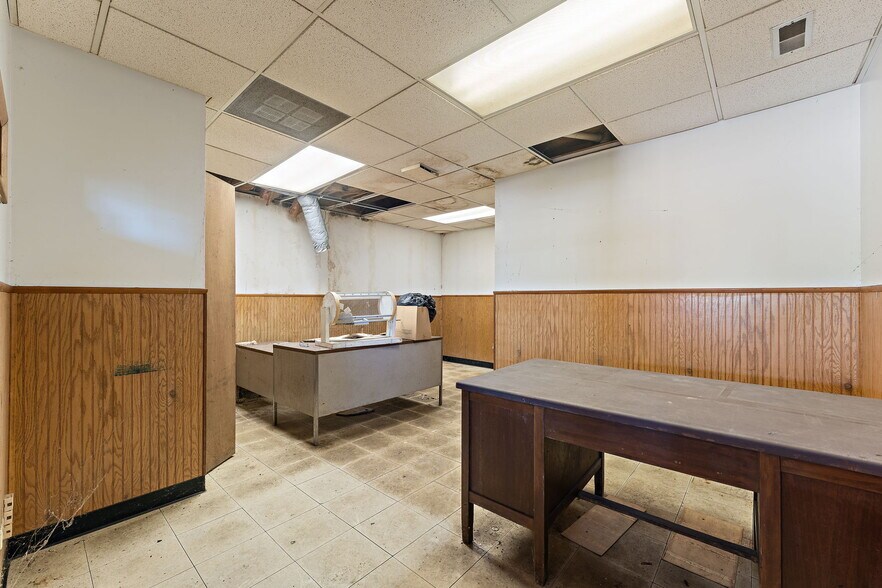 More Photos Of 5843 Us-6, Portage Auto Repair For Sale