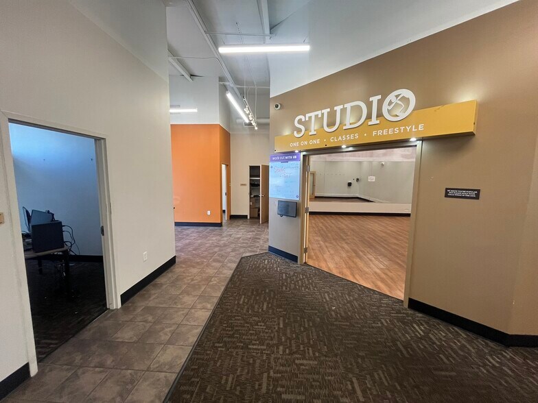 More Photos Of 5560 IN-62, Jeffersonville General Retail For Lease