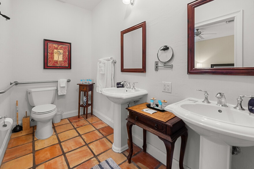 More Photos Of 1608 Lake Ave, West Palm Beach Hotel For Sale