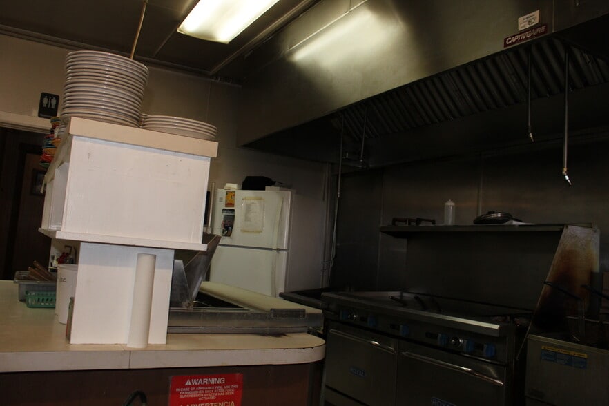 More Photos Of 105 N Main St, Halfway Restaurant For Sale