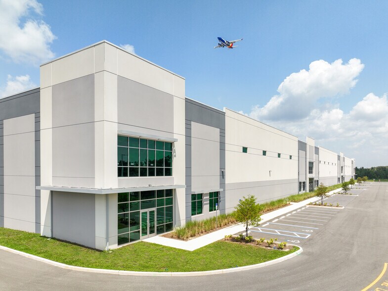 More Photos Of 4545 Portier Blvd, Orlando Unknown For Lease