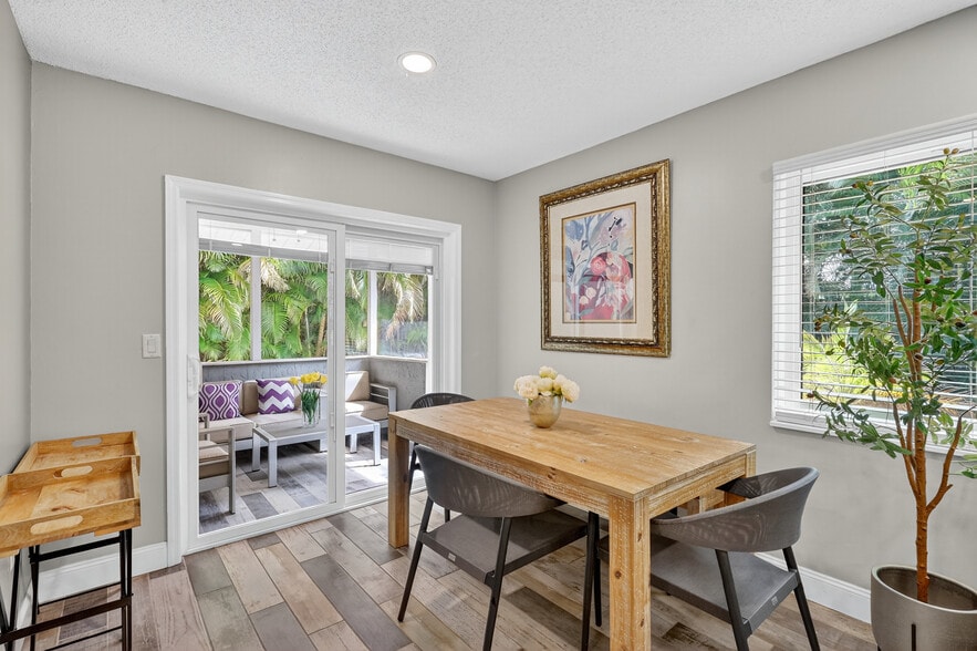 More Photos Of 1884 Southpointe Dr, Sarasota Apartments For Sale