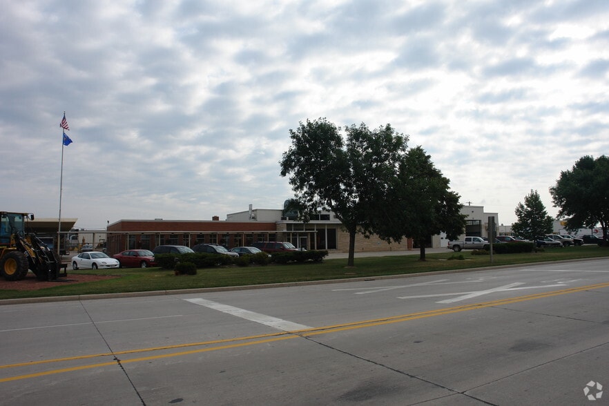 More Photos Of 600 Hansen Rd, Green Bay Service For Sale