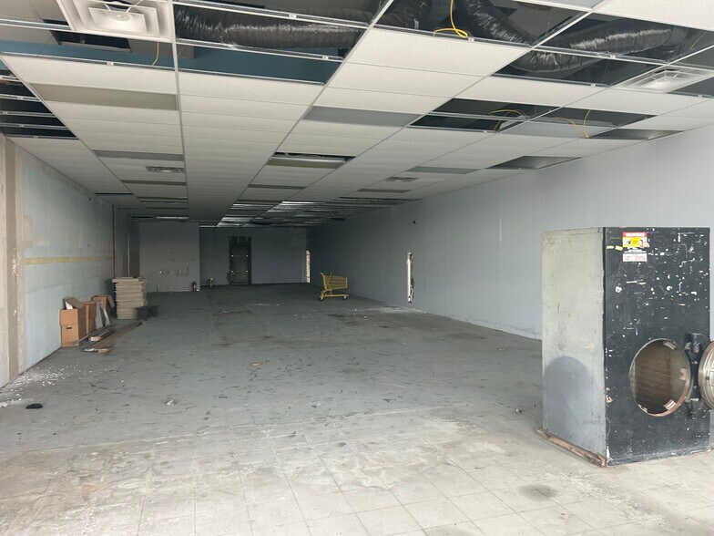 More Photos Of 1515 Washington Blvd, Mckeesport Storefront For Sale