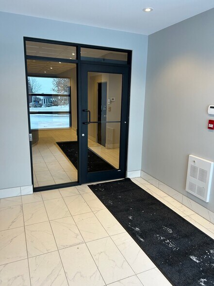 More Photos Of 305 Rue Tanguay, Roberval Office For Lease