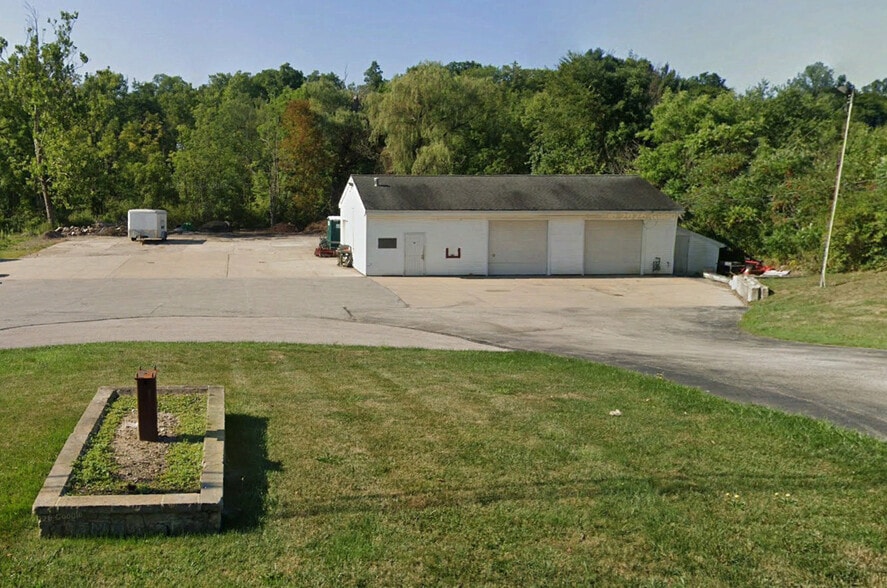 Primary Photo Of 10655 Kinsman Rd, Newbury Restaurant For Sale