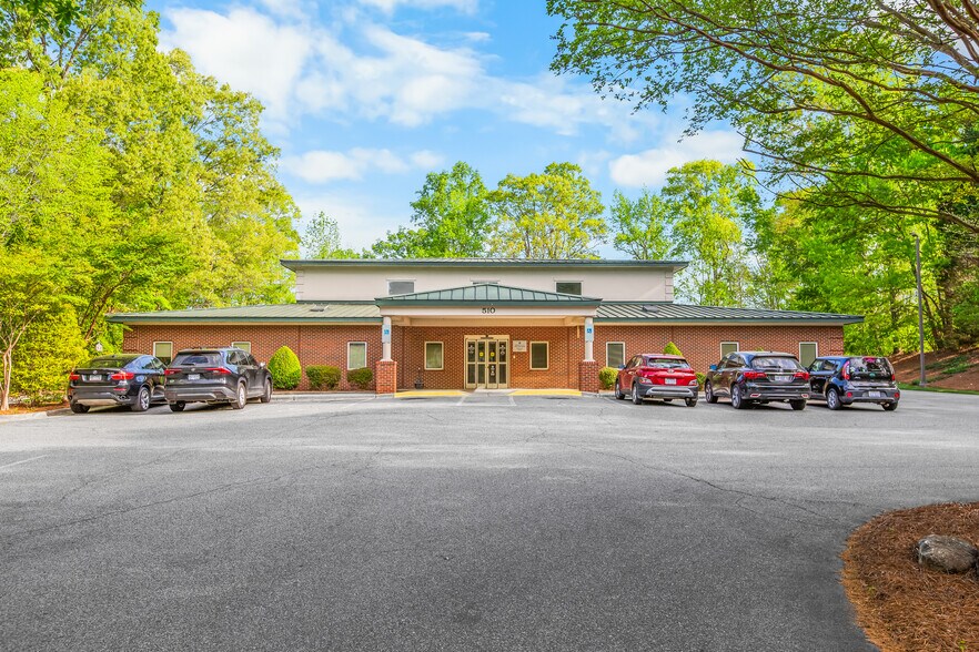 More Photos Of 510 Emergency Dr, Lexington Medical For Sale