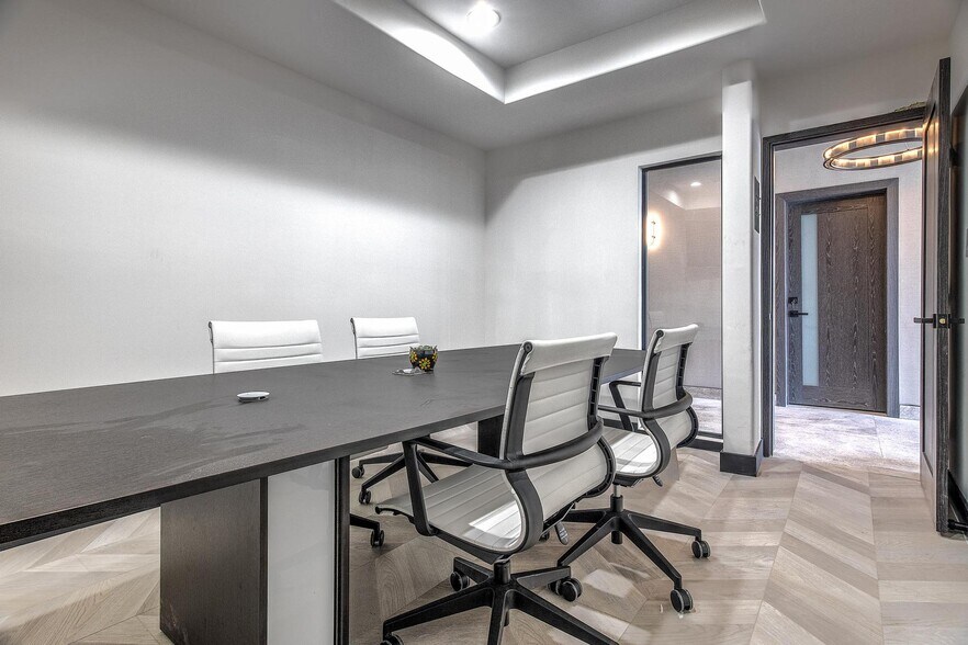 More Photos Of 4041 Wilshire Blvd, Los Angeles Office For Lease
