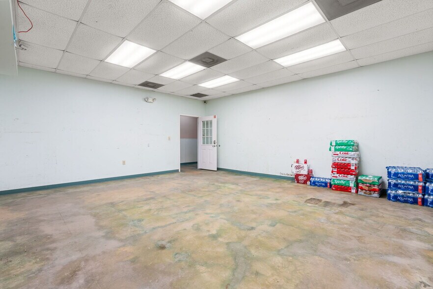 More Photos Of 2200 Sciaaca Rd, Spring Office For Sale