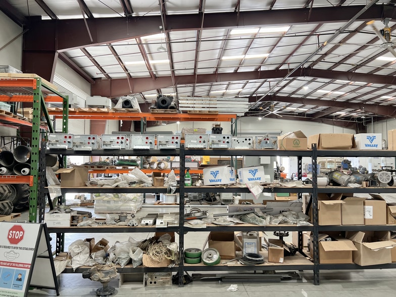 More Photos Of 34929 Flyover Ct, Bakersfield Warehouse For Lease