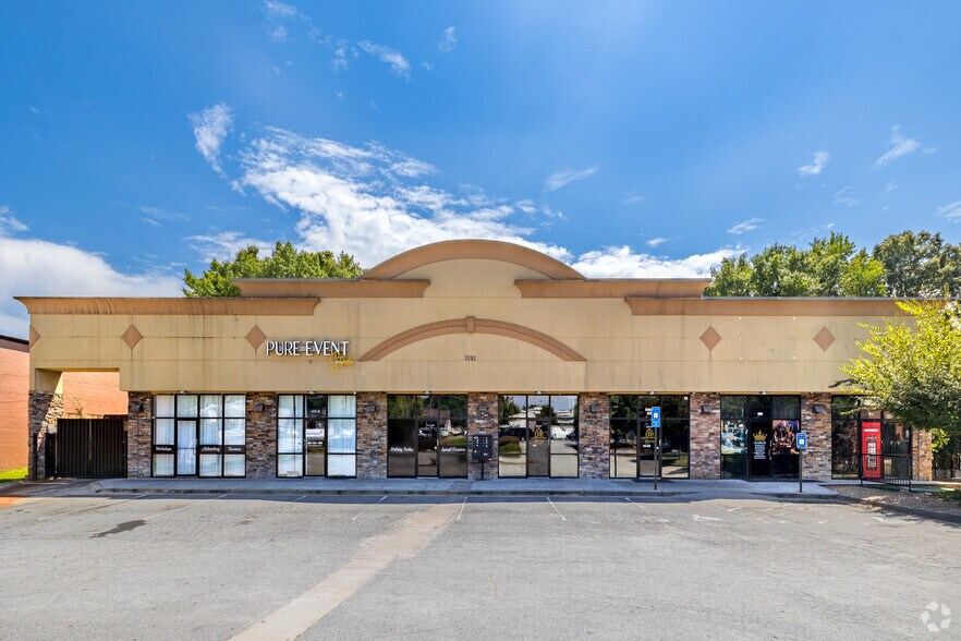 Primary Photo Of 3292 Laventure Dr, Atlanta Freestanding For Sale