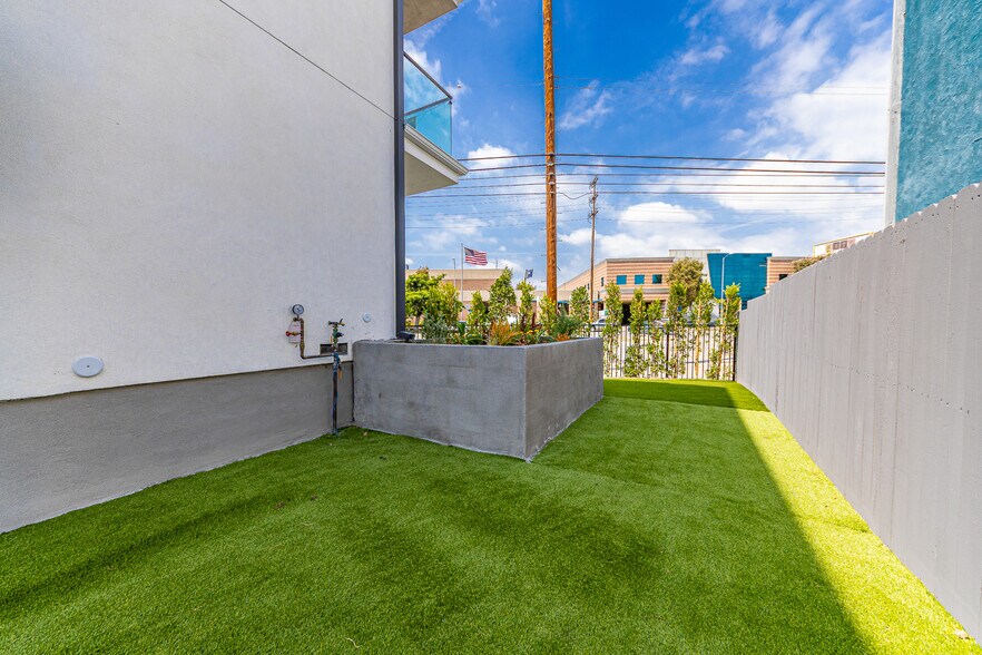 More Photos Of 1636 Longwood Ave, Los Angeles Apartments For Sale