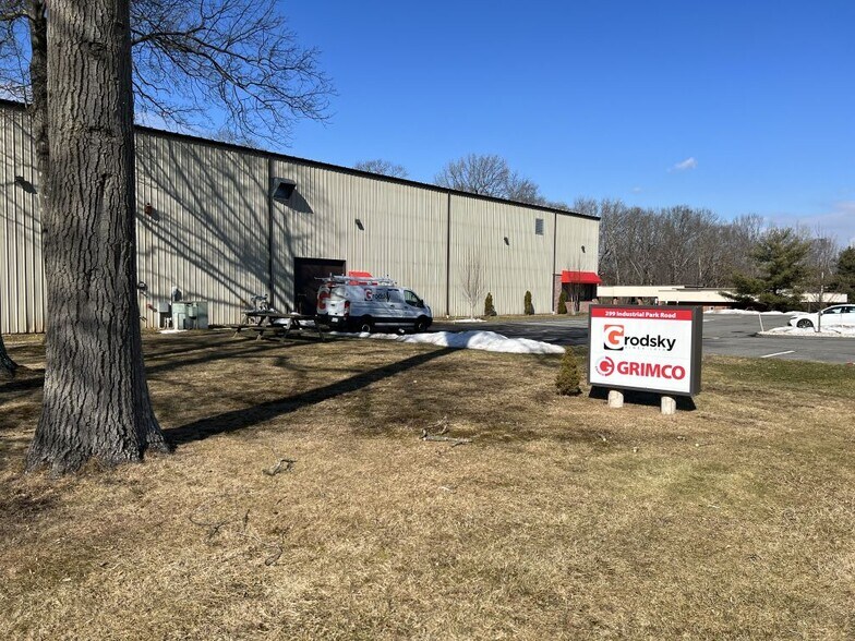 More Photos Of 299 Industrial Park Rd, Middletown Warehouse For Lease