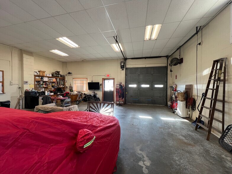 More Photos Of 638-642 Washington St, Quincy Auto Repair For Lease