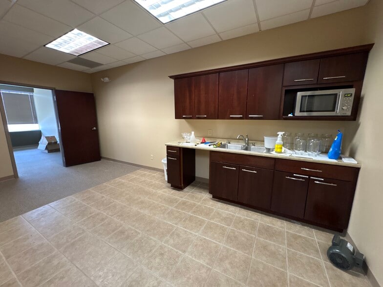 More Photos Of 3589 Sagamore Pky, Lafayette Office For Lease