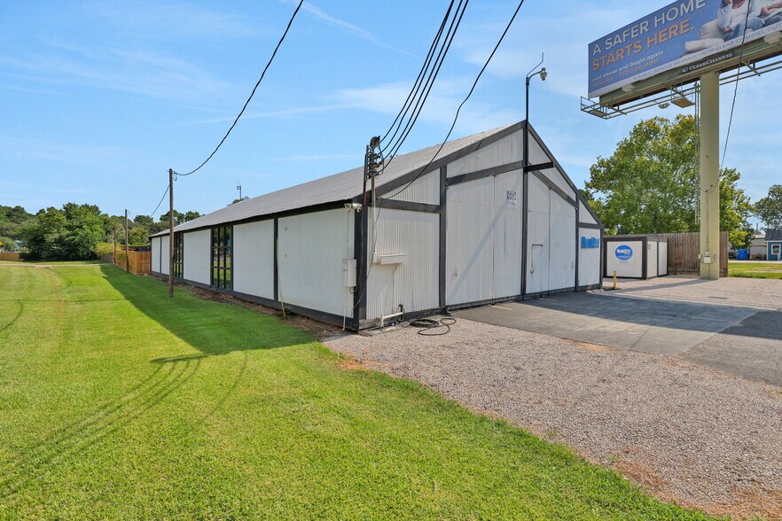 More Photos Of 817 E Main St, Tomball Warehouse For Sale