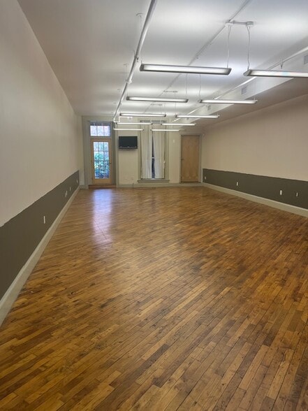 More Photos Of 34 N Front St, Philadelphia Storefront Retail Residential For Lease