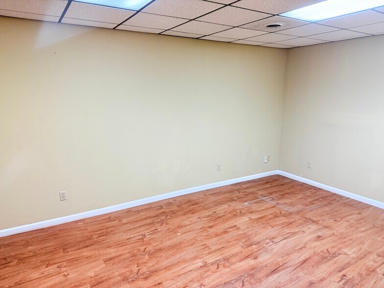 More Photos Of 618 Market Pl SW, Norton Office For Lease