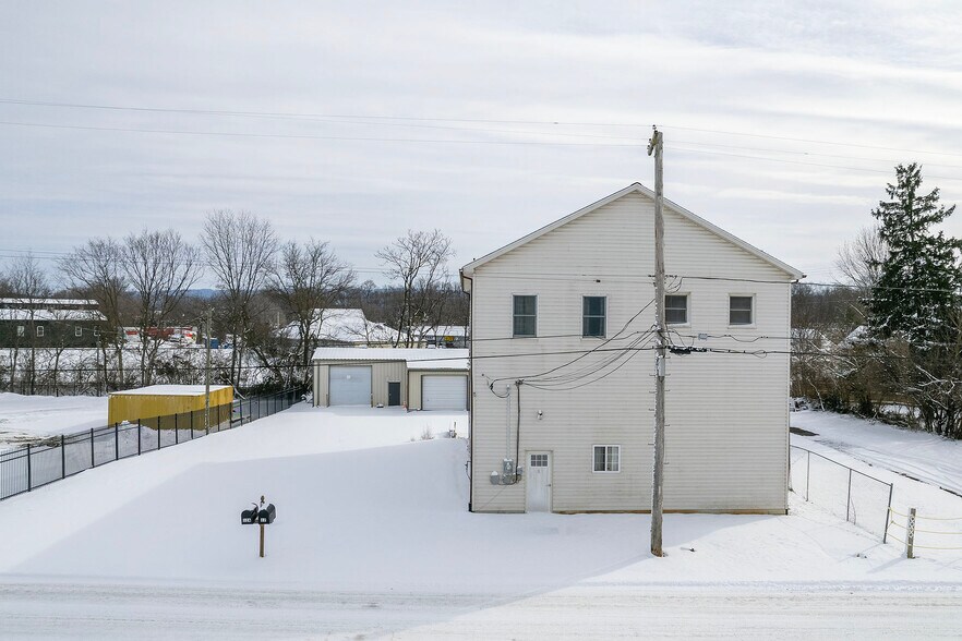 More Photos Of 12 A Cattlemans Ln, Berryville Warehouse For Lease
