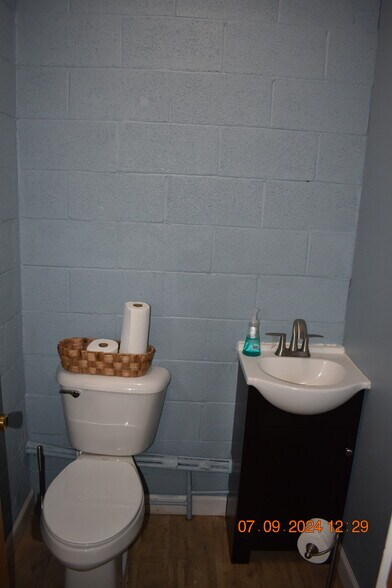 More Photos Of 826 S Post Rd, Shelby Storefront For Lease