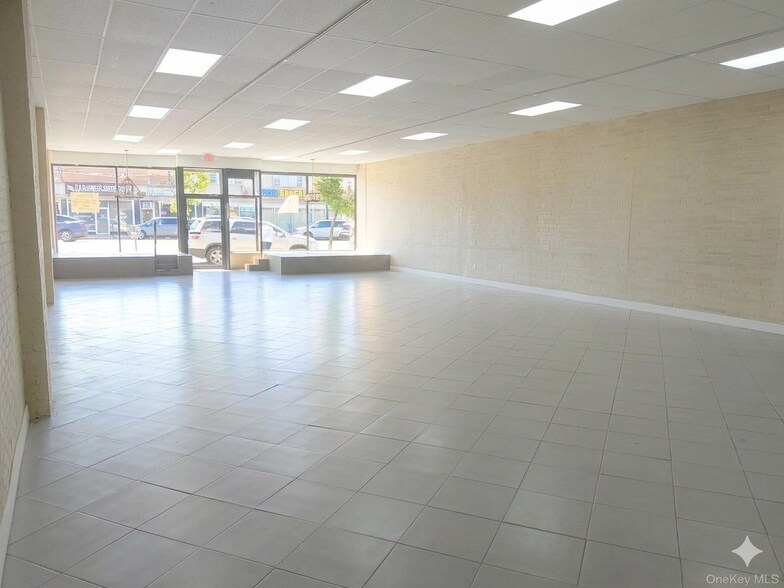 More Photos Of 410-434 Sunrise Hwy, Lynbrook Storefront Retail Office For Lease
