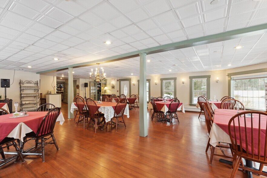 More Photos Of 67 Pleasant View Rd, Bradford Hotel For Sale