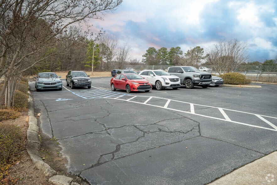 More Photos Of 439 Congaree Rd, Greenville Office For Lease